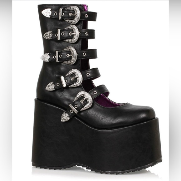 NEW IN BOX Women's Black Platform Buckle Boots - Picture 1 of 9
